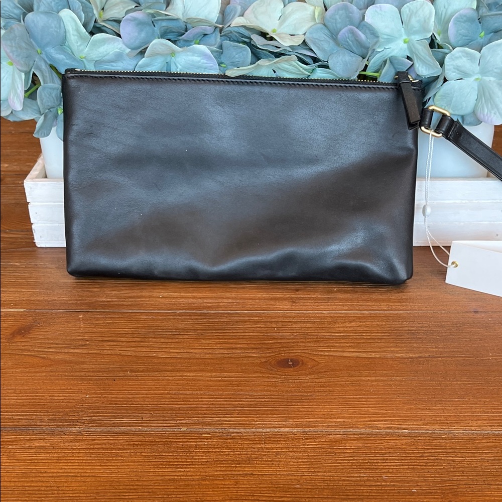 NWT Tory Burch Charlie Clutch Black with large Gold Emblem - Picture 3 of 6